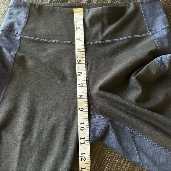 Outdoor Voices Two Tone 7/8 Signature OV Sculpt Legging in Blue/Black, Medium - Picture 6 of 13